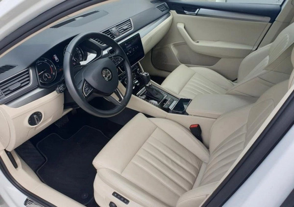 Skoda Superb cena 99900 przebieg: 110637, rok produkcji 2019 z Warszawa małe 466